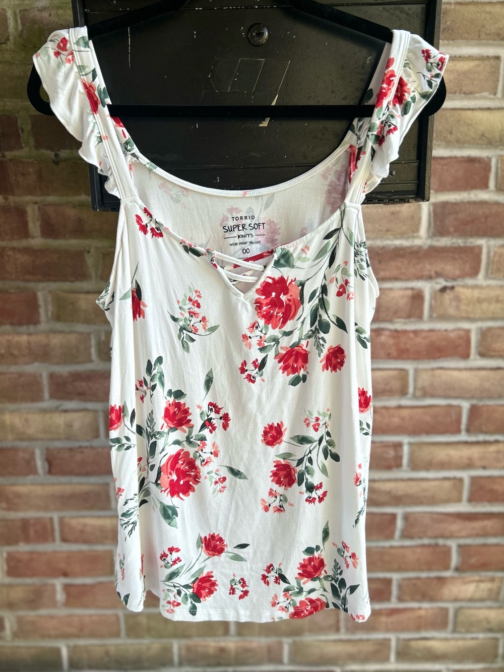 Torrid White Vneck Tank Red Poppy Floral Super Soft Sz 0. Excellent condition.